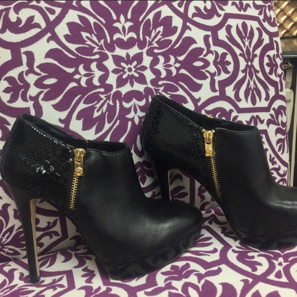 Leather Michael Kors Black Leather Booties w/ Python-sz 9 - Picture 2 of 7